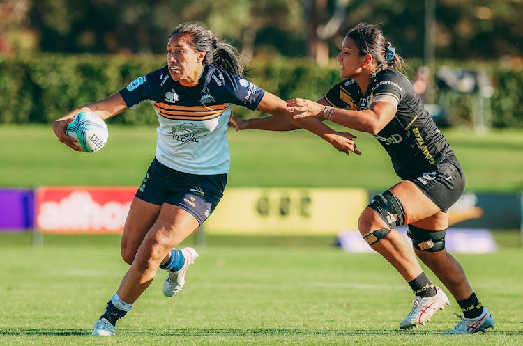 Pesi Palu hits the ball up for the Brumbies.