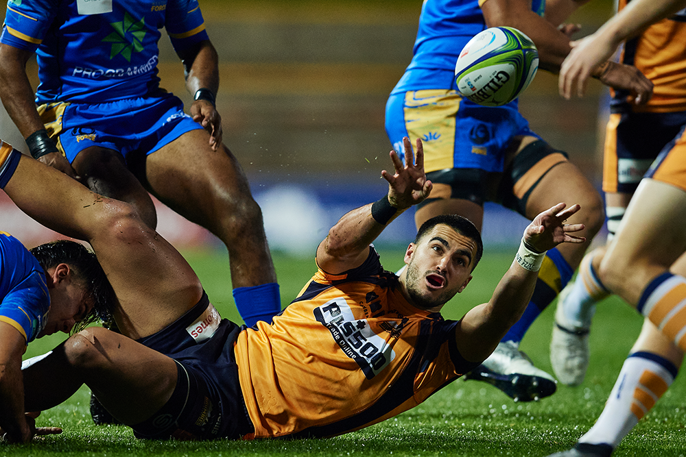 Tom Wright gets an offload away at Leichhardt Oval. Photo: Getty Images
